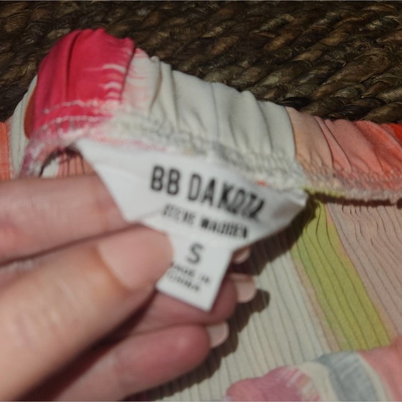 BB Dakota Pleated Skirt Small - Picture 3 of 7